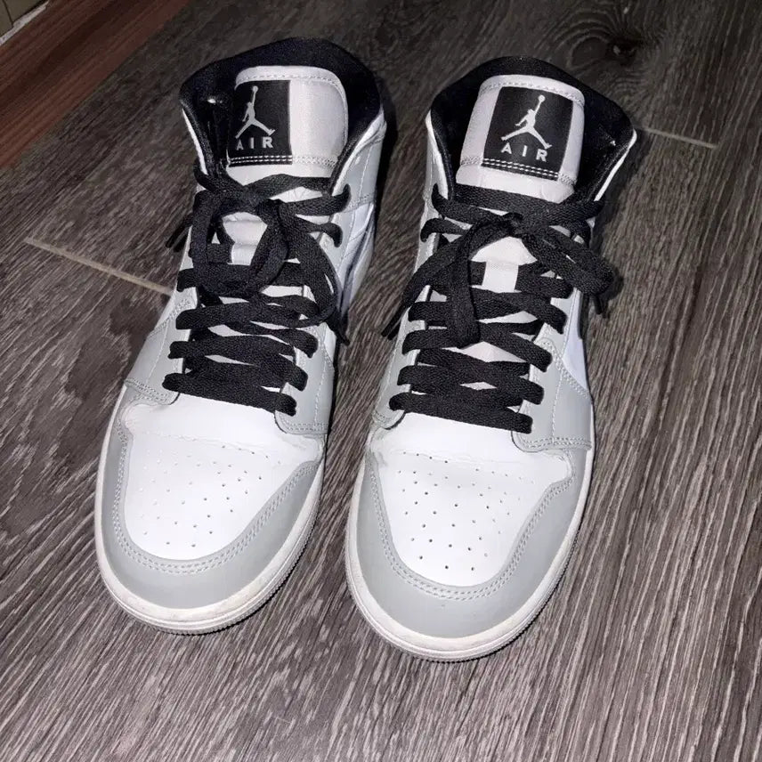 [BUNJANG] Air Jordan 1 Mid Light Smoke Grey Sneakers / 에어 조던 1 미드 라이트 스모크 그레이