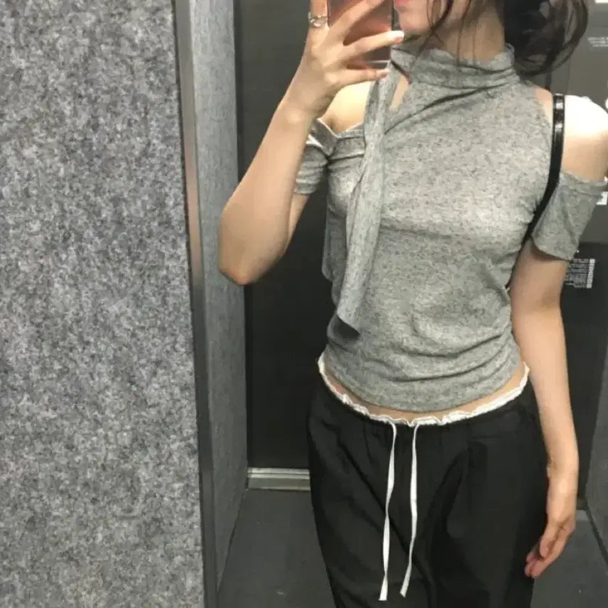 [BUNJANG] Arotic Highones Tie Highneck Off-shoulder Gray Top / 아로틱 하이원스 타이 하이넥 오프숄더 그레이