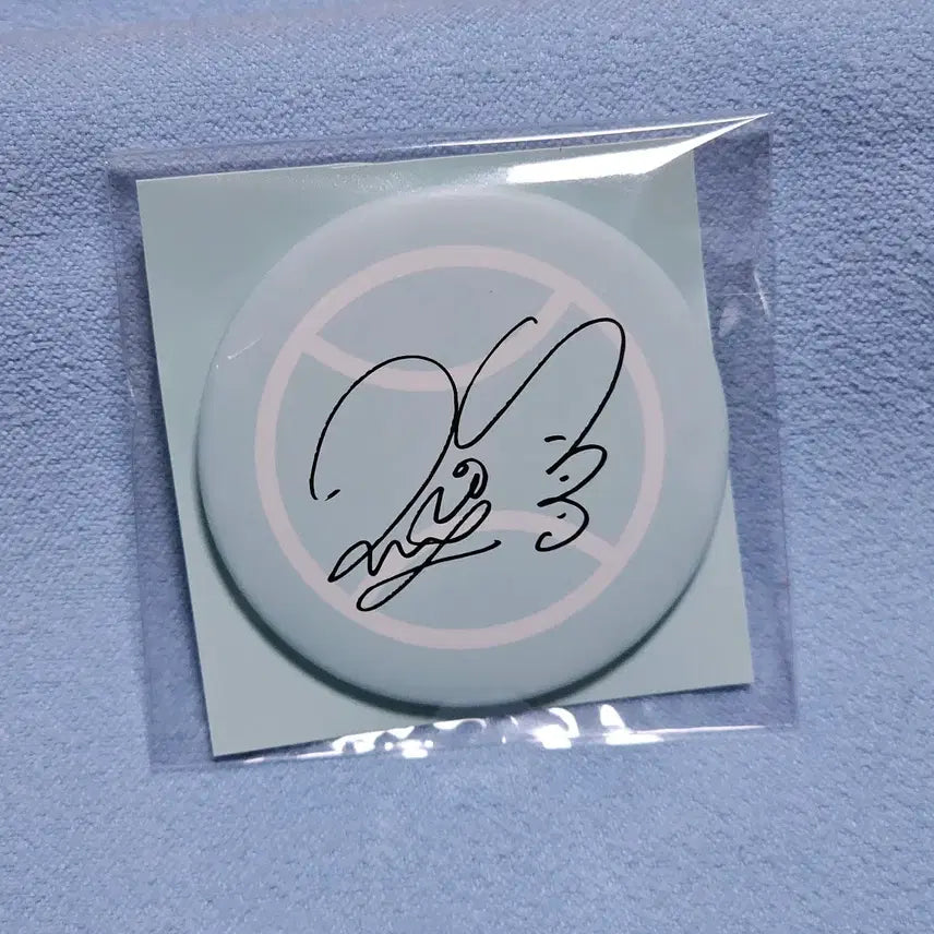 [BUNJANG] BTOB Jung Ilhoon 2020 Season's Greetings Signed Badge Pin Button / 비투비 정일훈 2020시그 싸인 뱃지 핀버튼