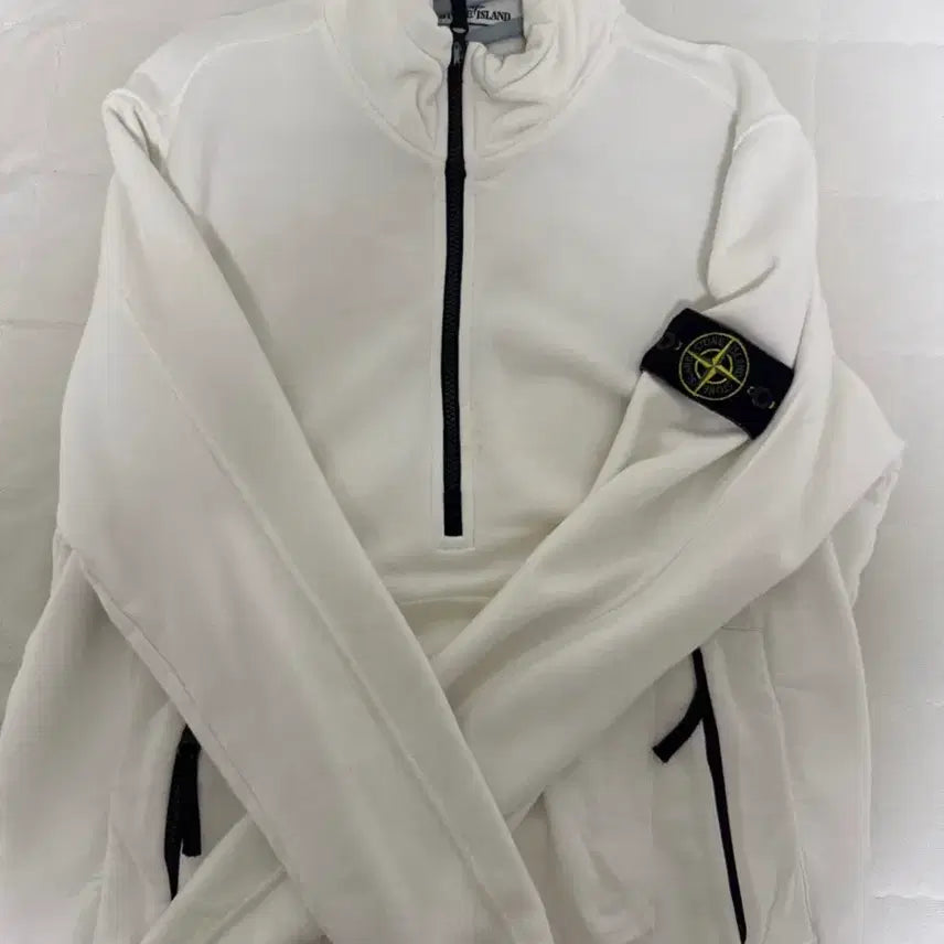 [BUNJANG] Stone Island White Half-Zip Sweatshirt / 스톤아일랜드 화이트 반집업 맨투맨