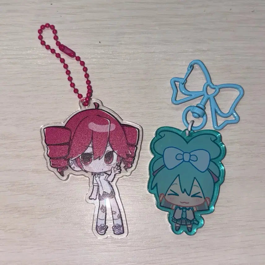 [BUNJANG] Kasane Teto / Hatsune Miku Acrylic Keyring (Unofficial) / 카사네 테토/하츠네 미쿠 아크릴 키링 비공굿