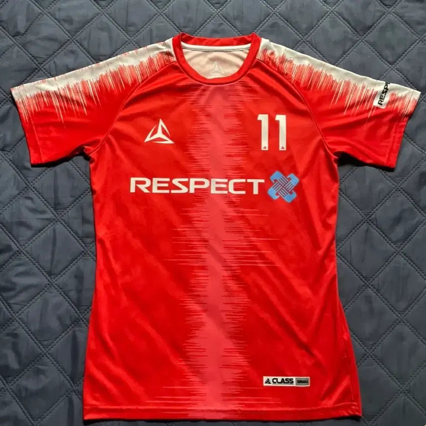 [BUNJANG] Red Soccer Jersey Size 90 with #11 Marking and KFA Respect Logo / 축구부 유니폼