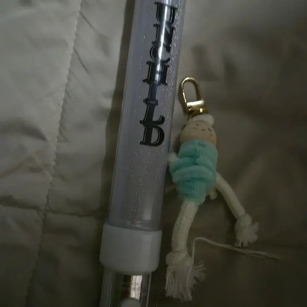 [BUNJANG] Unchild Nah-eun Wooden Doll + Temporary Cheer Stick Bundle Set / 언차일드 나하은 목각인형+임시응원봉 양도 UNCHILD판매sell