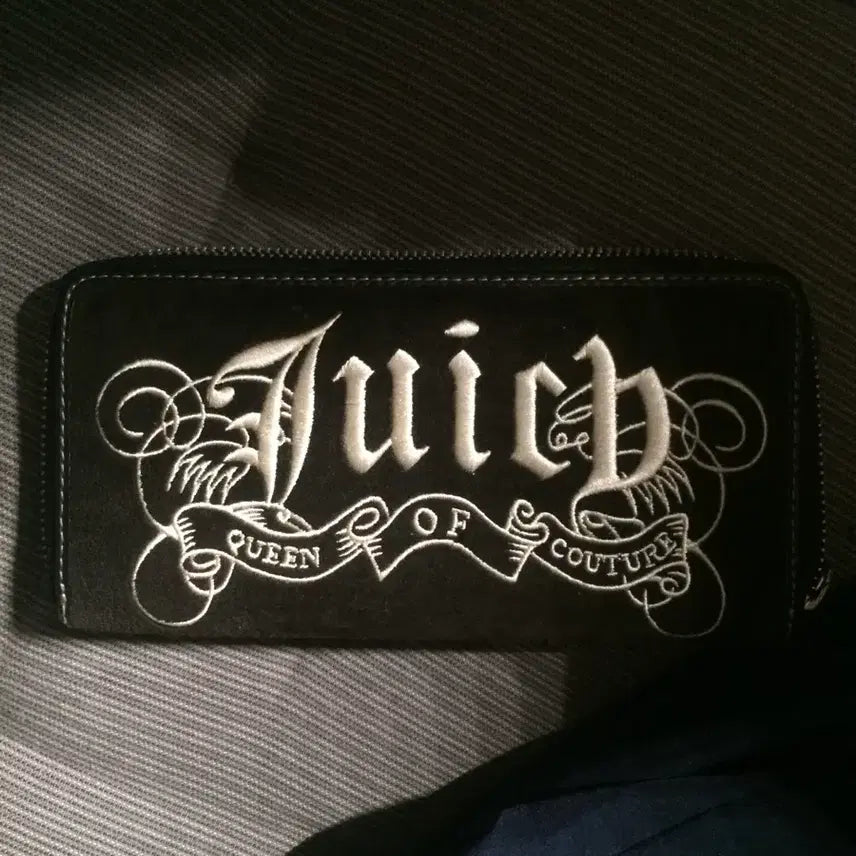 [BUNJANG] Jucycouture Suede Embroidered Long Wallet / 쥬시꾸뛰르 스웨이드 자수 장지갑 지갑