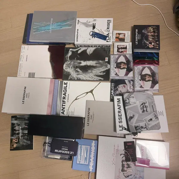 [BUNJANG] LE SSERAFIM Merchandise Bundle Set / 르세라핌 굿즈 일괄