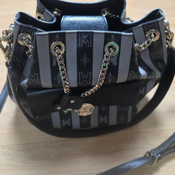 [BUNJANG] Metrocity Bucket Shoulder Bag & Crossbody Bag / M 메트로시티 복조리 숄더백 &크로스백 블랙/그레이