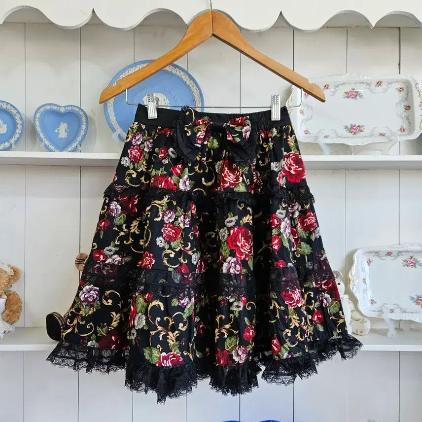 [BUNJANG] BODY LINE Tiered Lace Skirt / BODY LINE 플라워 로즈 리본 티어드 레이스 스커트