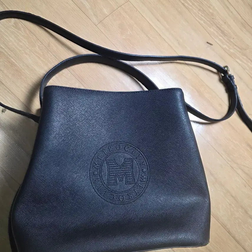 [BUNJANG] Metrogate Black Crossbody Bag / 메트로시티 가방 블랙. 크로스백. 사용감있음