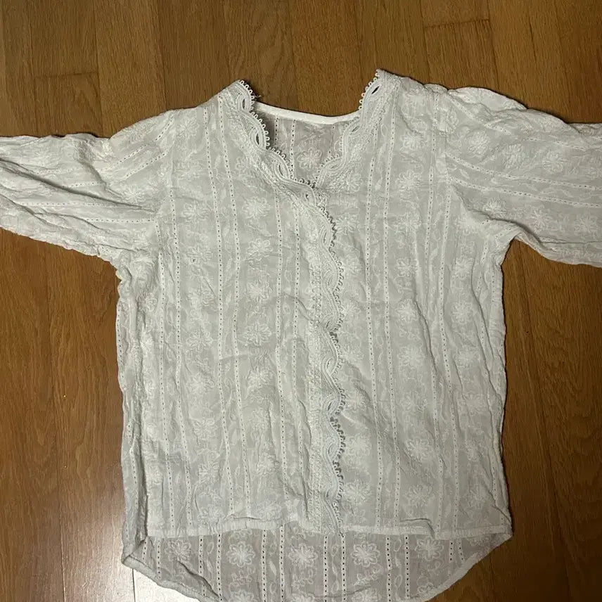[BUNJANG] White Frill Blouse / 화이트 프릴블라우스