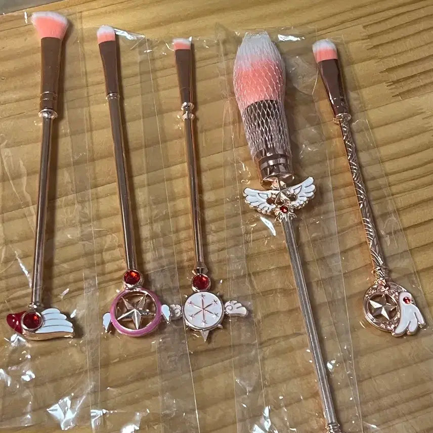 [BUNJANG] Cardcaptor Sakura Makeup Brush Set (5 types) + Pouch / 미사용 새제품) 카드캡터 체리 메이크업 브러시 5종+파우치 사쿠라 브러쉬