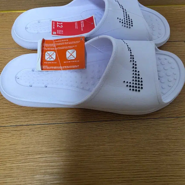 [BUNJANG] Nike Victory One Shower Slide White CZ5478-100 / [300]나이키 빅토리 원 샤워 슬라이드 화이트 CZ5478-100 판매