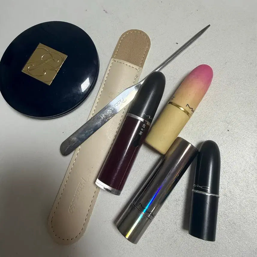 [BUNJANG] MAC Lipstick Set with Estee Lauder Powder Pact & Picasso Foundation Spatula / 화장품셋트