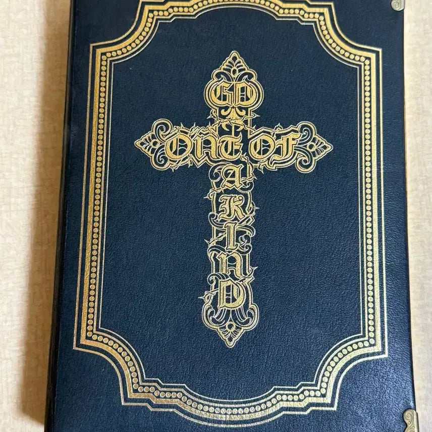 [BUNJANG] G-Dragon One Of A Kind Gold Promo Autographed Album / 지드래곤 원옵카 골드 비매 친필사인 앨범