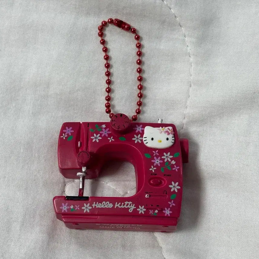 [BUNJANG] Hello Kitty Mini Sewing Machine Keychain / 헬로키티 미니 재봉틀 키링