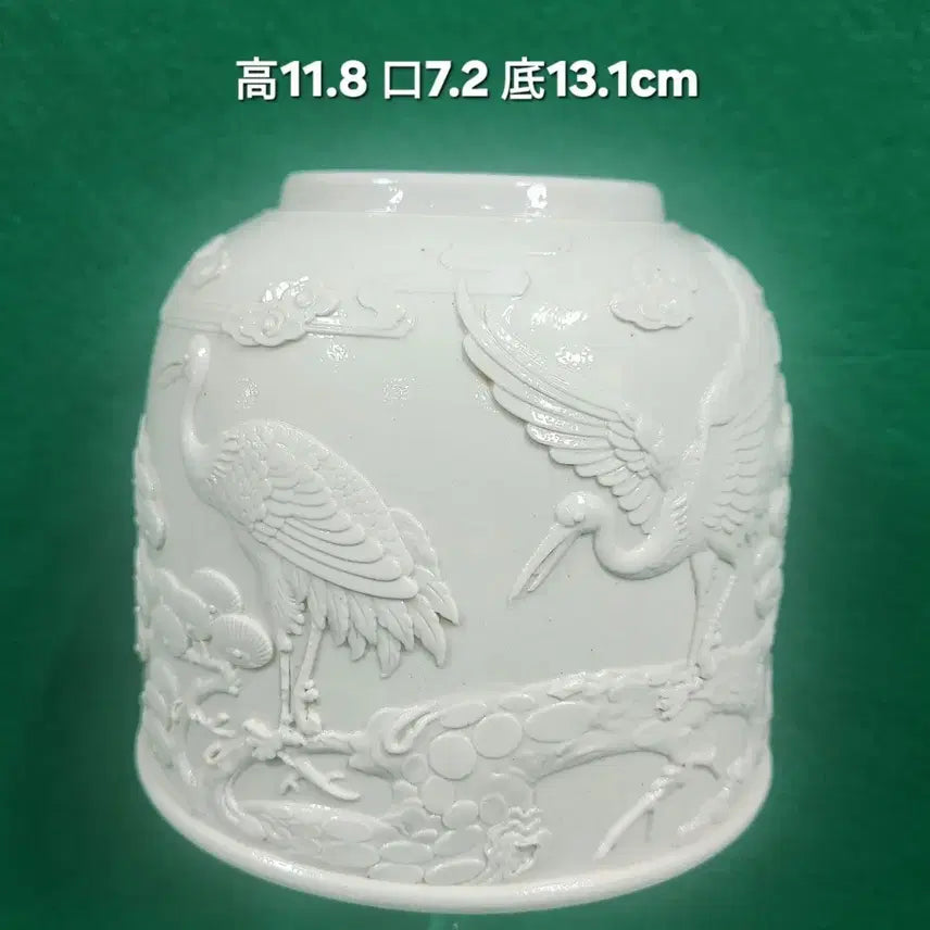 [BUNJANG] Qing Dynasty Dehua Kiln Celadon Scholar's Brush Holder with Pine and Crane Motif / 중국도자기               청대 덕화요 송학문 필통