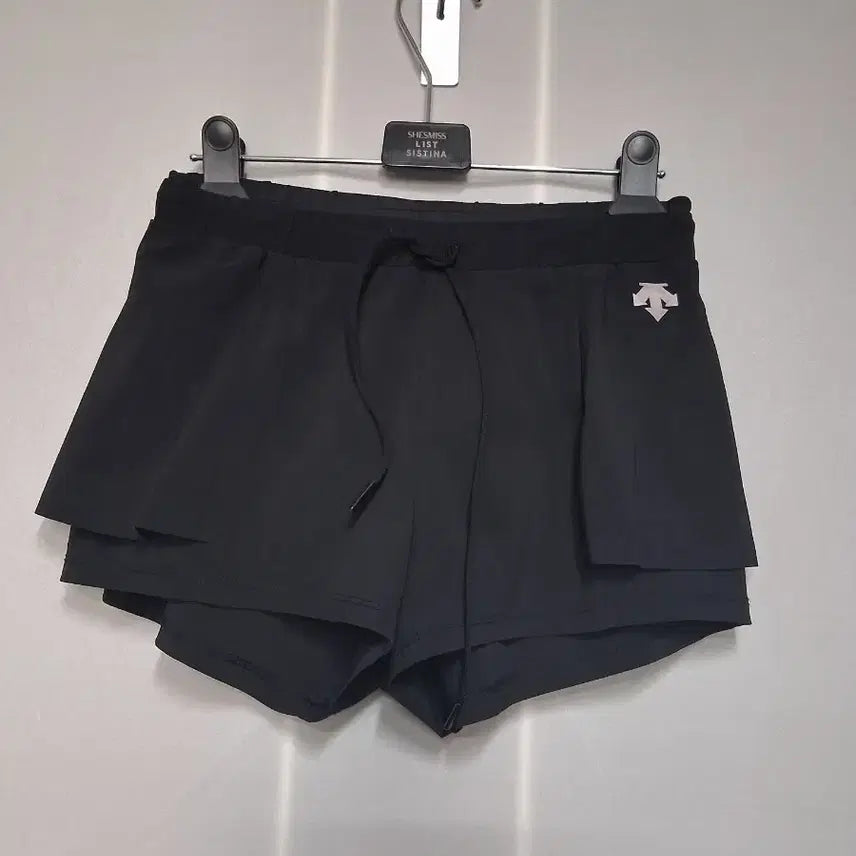 [BUNJANG] Descente Women's Black Short Pants / 데상트 여성 숏팬츠 블랙(70)