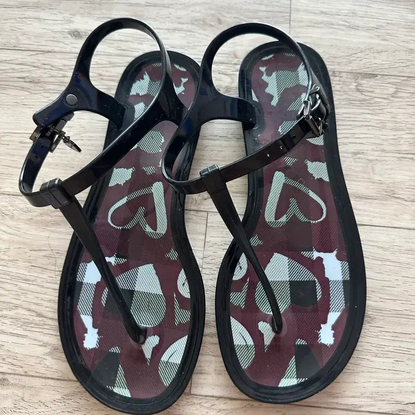 [BUNJANG] Burberry Heart Pattern Check Flat Jelly Sandals / 버버리 하트문양체크 플랫 쪼리 젤리샌들