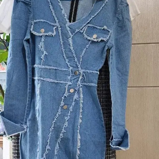 [BUNJANG] Denim V-Neck Midi Dress with Distressed Details / 데님 원피스 청 원피스