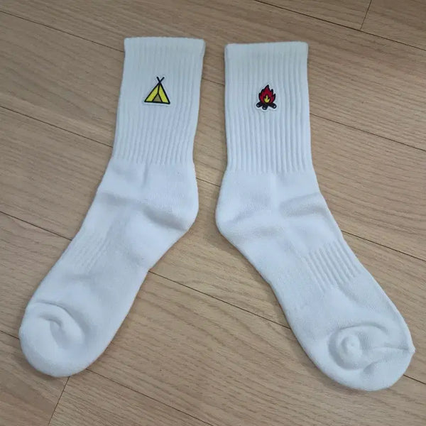 [BUNJANG] Camping Embroidery Mid-Calf Men's Socks 4-Pair Set (Thick) White / 캠핑자수 중목 남자양말 4켤레 (도톰) 화이트