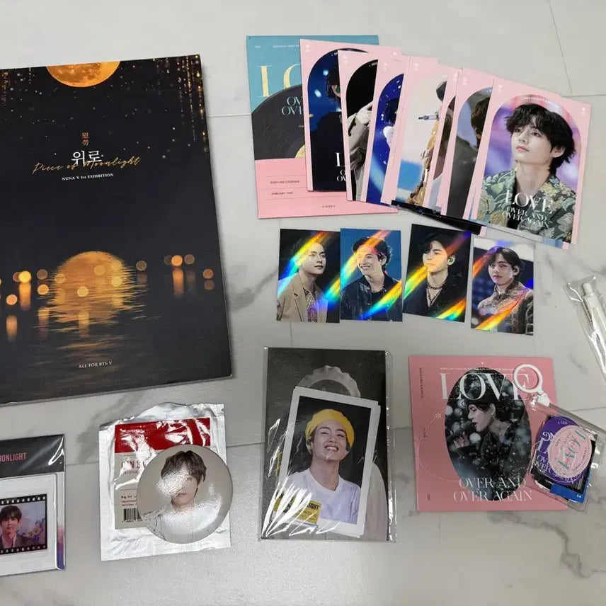 [BUNJANG] BTS V Photobook 'Piece of Moonlight' & Official Pin Badge Set / 방탄소년단 bts 뷔v 포토북(누나비)과 공식 핀뱃지