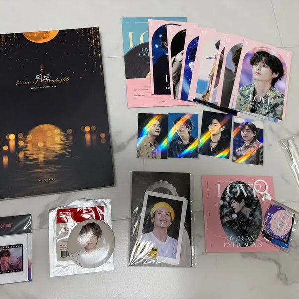 [BUNJANG] BTS V Photobook 'Piece of Moonlight' & Official Pin Badge Set / 방탄소년단 bts 뷔v 포토북(누나비)과 공식 핀뱃지
