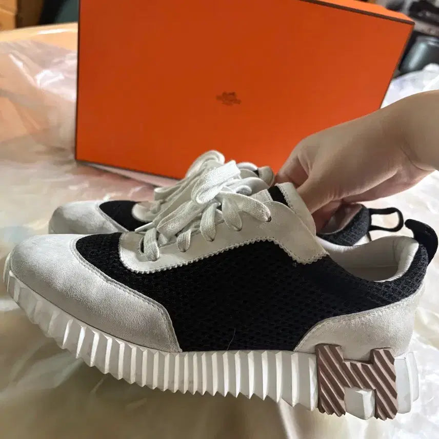 [BUNJANG] Hermes Bounce Graphic Mesh Suede Goat Skin Sneakers 36.5 / 에르메스 바운싱 36.5 그래픽 메쉬 스웨이드 고트스킨 누아블랑