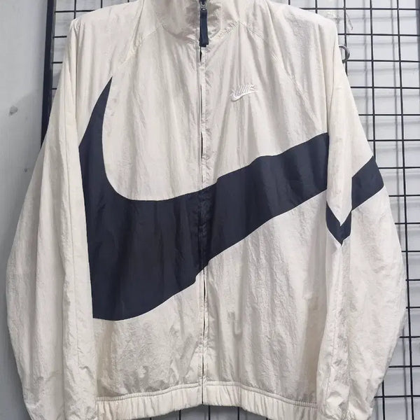 [BUNJANG] Nike Big Swoosh Windbreaker Jacket (Beige/Black) Size 95M / 95M 나이키 빅스우시 바람막이 자켓.