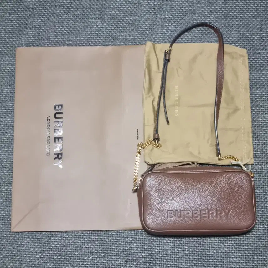 [BUNJANG] Burberry Mini Gold Chain Camera Bag / 버버리 미니 금장체인 카메라 백