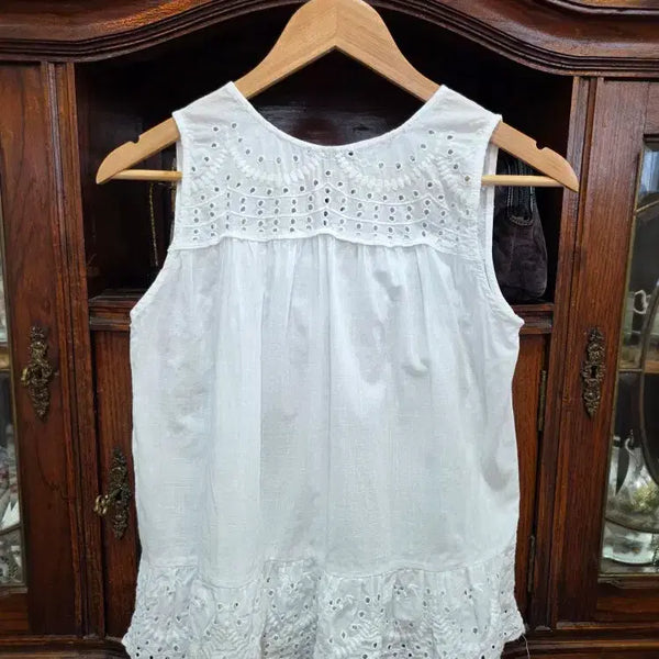 [BUNJANG] Mango White Eyelet Sleeveless Blouse / (스파브랜드 할인이벤트) 망고 화이트 아일릿 슬리브리스 블라우스