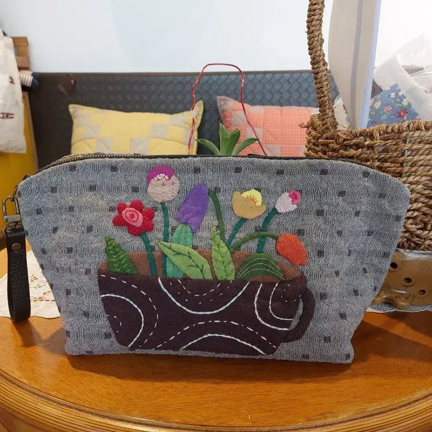 [BUNJANG] Handmade Quilted Floral Big Pouch / 퀼트 꽃무늬 빅파우치