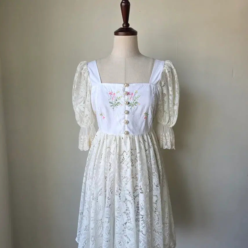 [BUNJANG] European Fabric Flower Embroidered See-Through Crochet Remake Dress / 유럽 패브릭 플라워 자수 시스루 크로쉐 리메이크 원피스