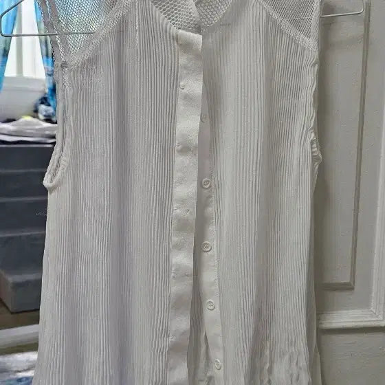 [BUNJANG] White Sleeveless Shirt / 민소매 셔츠 흰색