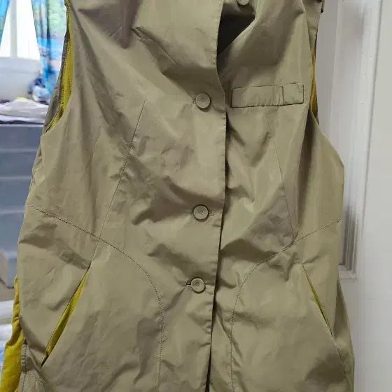 [BUNJANG] Aizd Baba Khaki Sleeveless Jacket / 아이잗바바 카키색 민소매 자켓
