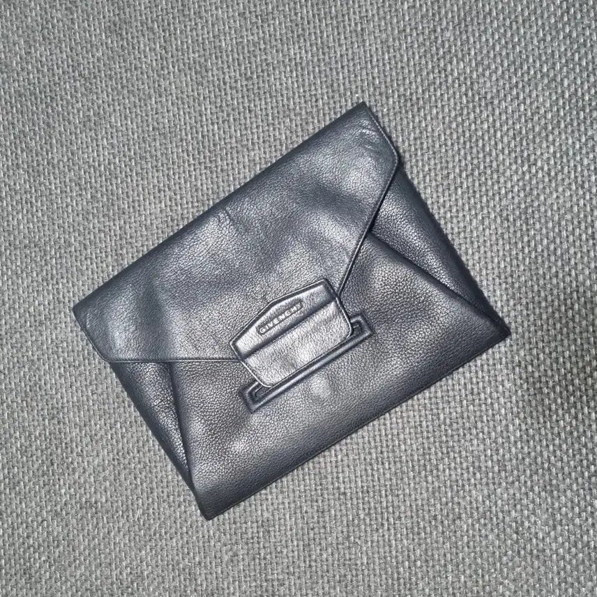 [BUNJANG] Givenchy Antigona Clutch Bag Black Medium / 지방시안티고나 클러치백 블랙 미듐