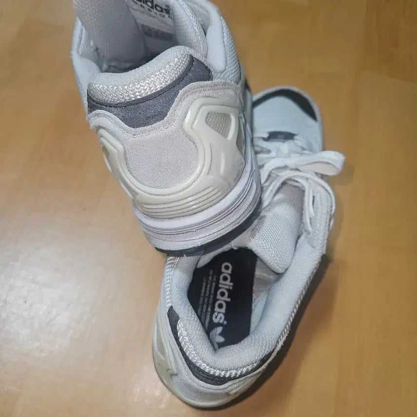 [BUNJANG] Adidas Light Gray Sneakers / 아디다스 운동화 라이트그레이