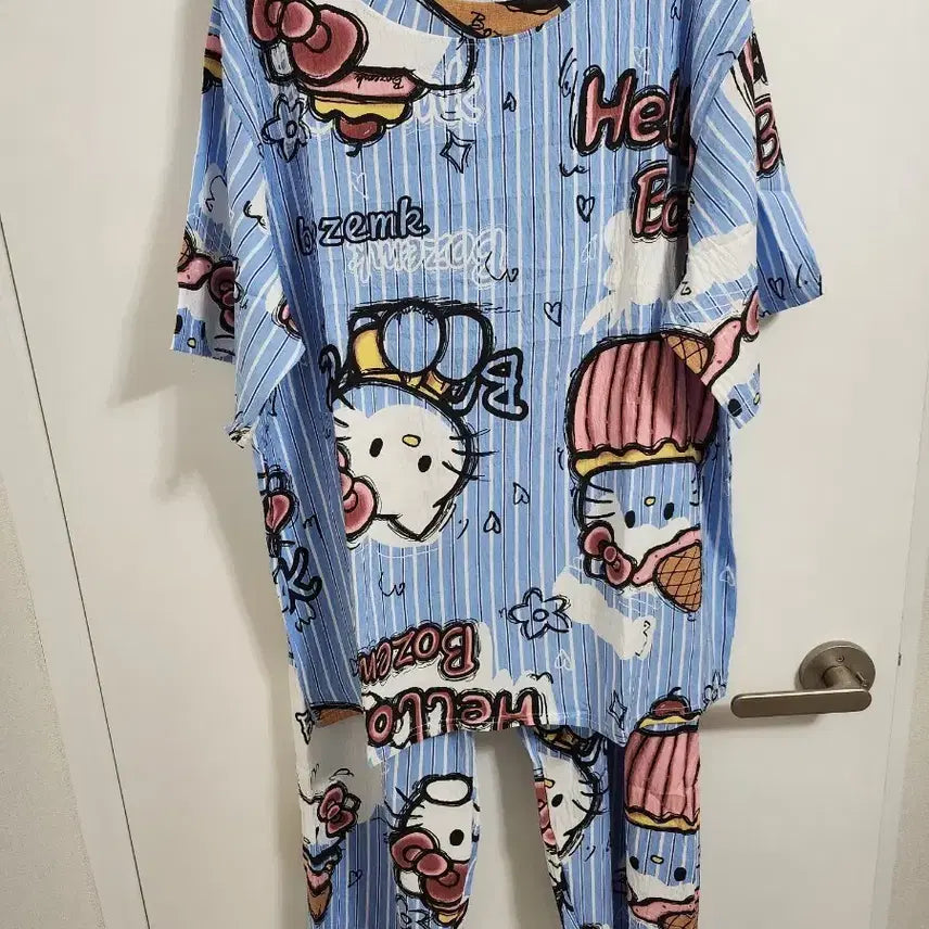 [BUNJANG] Hello Kitty Pajama Set - Top & Bottom / 헬로키티 잠옷세트 셋업 상하의세트 파자마 홈웨어<새상품>