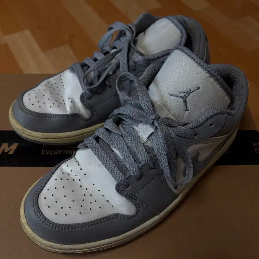 [BUNJANG] Nike Jordan 1 Low Stealth and White Sneakers / 나이키 조던 로우1 스텔스 앤 화이트