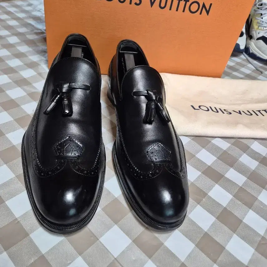 [BUNJANG] Louis Vuitton Black Tassel Wingtip Loafers / 루이비통 블랙 태슬 로퍼 윙팁 슈즈