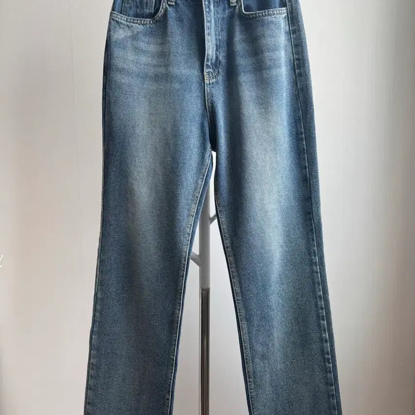 [BUNJANG] Edmore Straight Fit Washed Mid-Blue Denim Jeans (S) / 에드모어 일자핏 워싱 중청 데님 s