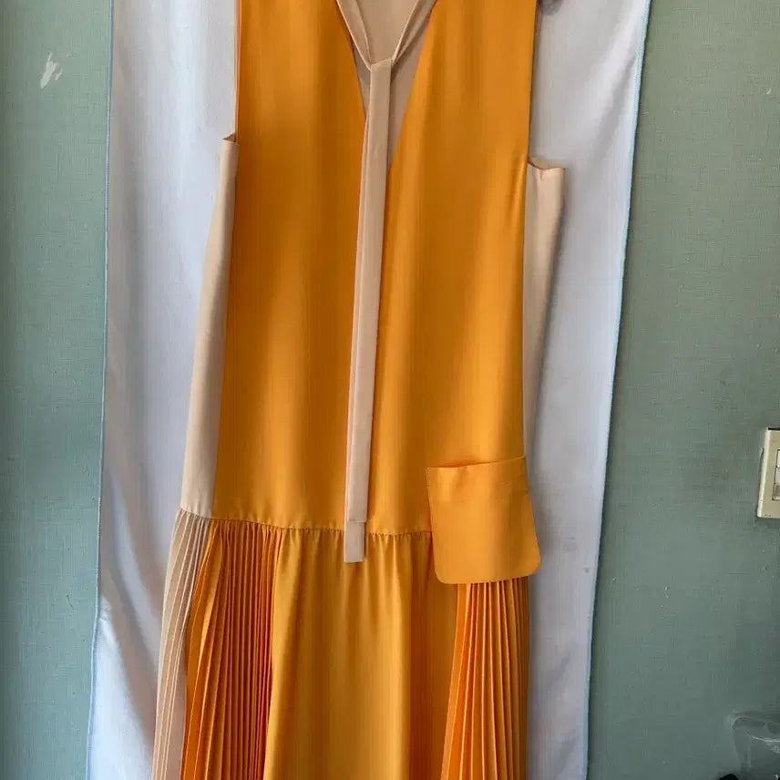 [BUNJANG] Lucky Chouette Pleated Yellow Dress Size 36 / 사이즈36) 럭키슈에뜨 반전 플리츠 옐로우 원피스