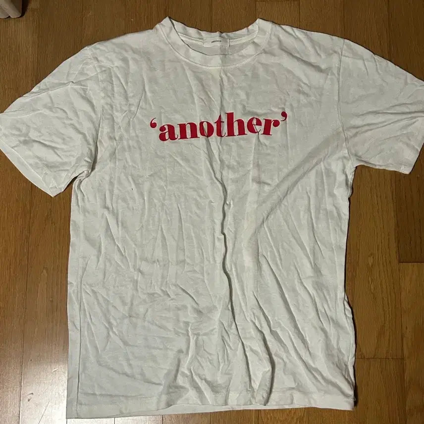 [BUNJANG] White Short Sleeve T-Shirt with Red Lettering / 레터링반팔티셔츠
