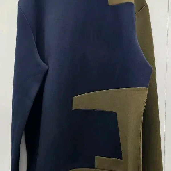 [BUNJANG] COS Neoprene Sweatshirt / 카키색과 네이비색 COS 네오프렌 소재 맨투맨