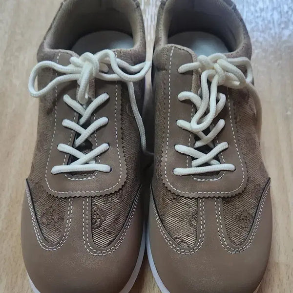 [BUNJANG] Brown Patterned Sneakers with Pouch / 스니커즈 브라운