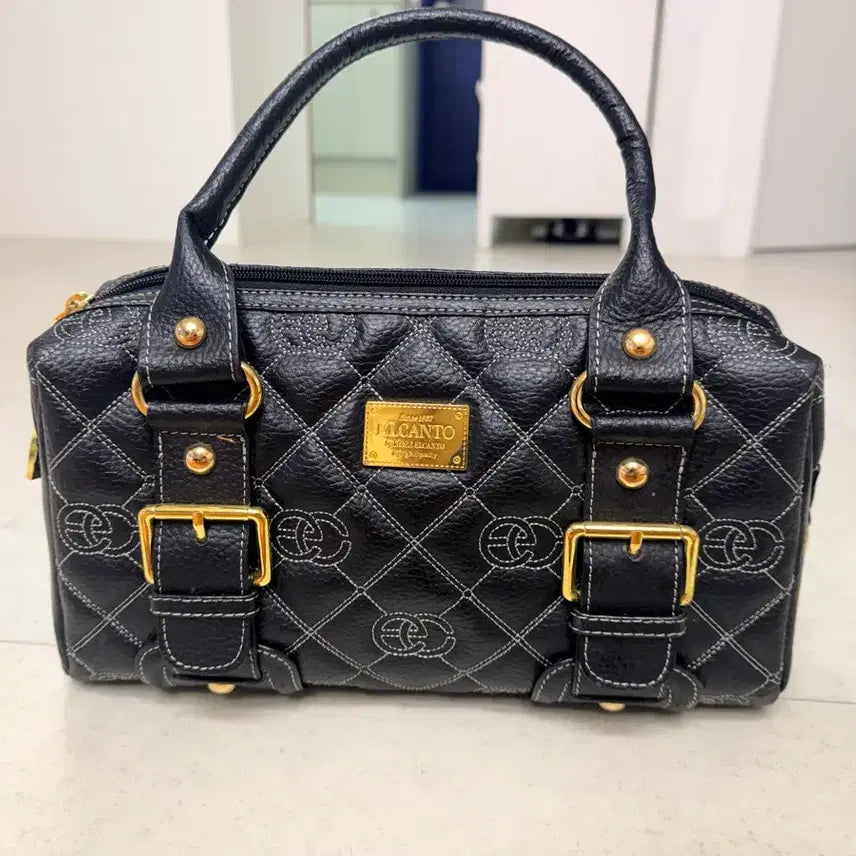 [BUNJANG] Quilted Tote Bag with Gold Buckle - Black / 토트백 판매 새거