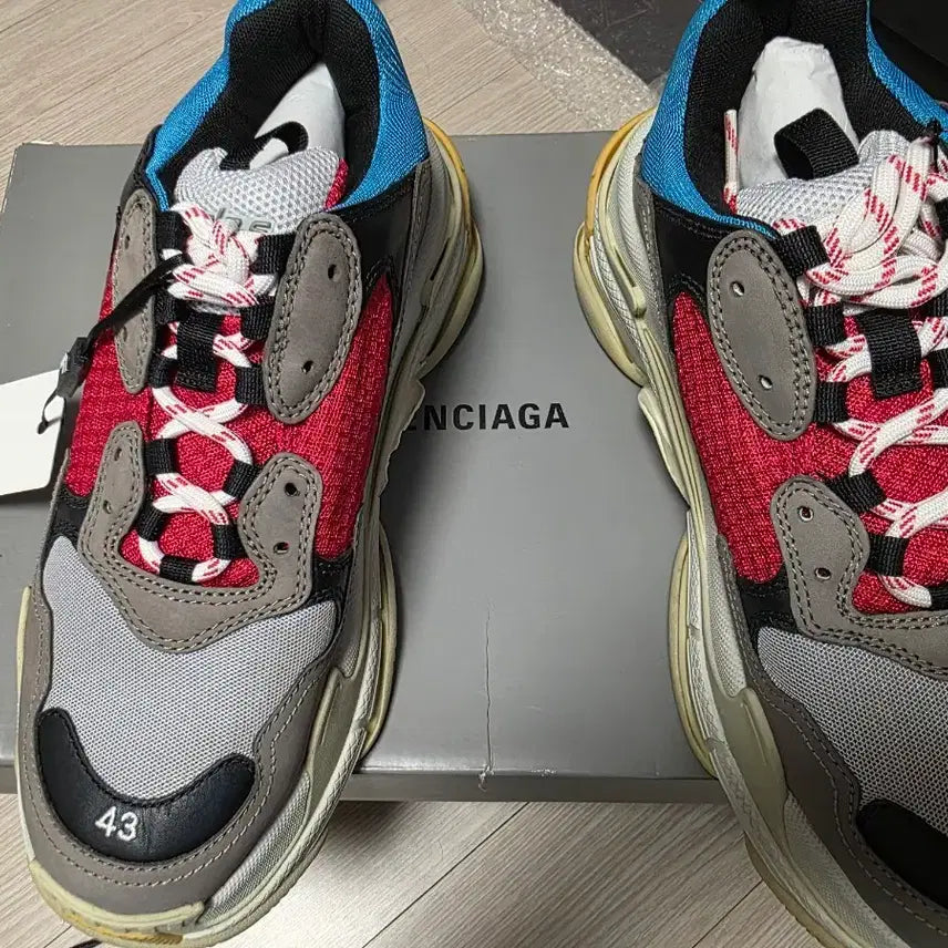 [BUNJANG] Balenciaga Triple S Multicolor Size 43 / (미사용, 우측 옆테 깍임)발렌시아가 트리플S 멀티컬러 43