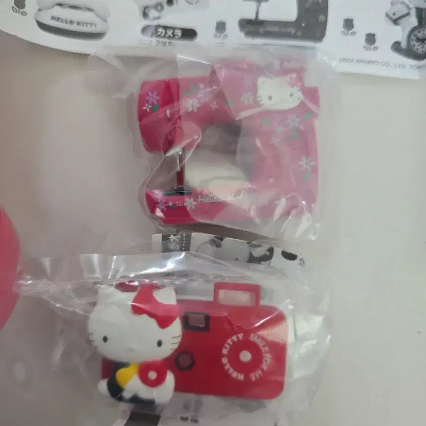 [BUNJANG] Hello Kitty Gacha Camera & Sewing Machine Bundle / 헬로키티 가챠(카메라,재봉틀)일괄