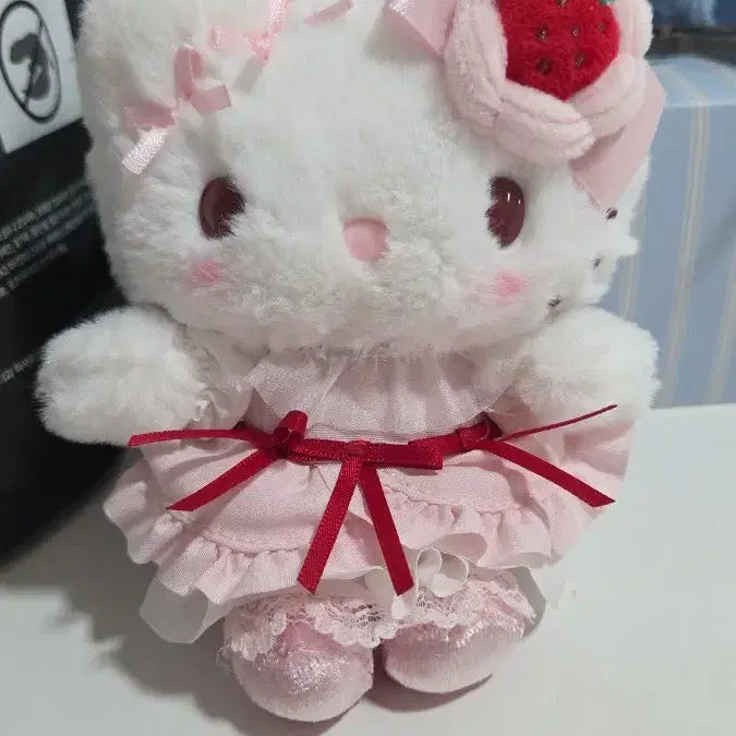 [BUNJANG] Sanrio Hello Kitty Whipping Shortcake Keychain / 휘핑 쇼트케이크 헬로키티