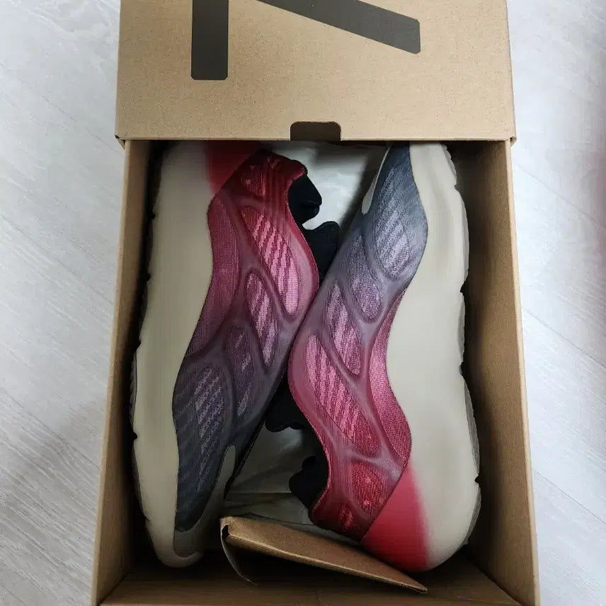 [BUNJANG] Adidas Yeezy 700 V3 (Size 275) / 이지 700 V3  275사이즈