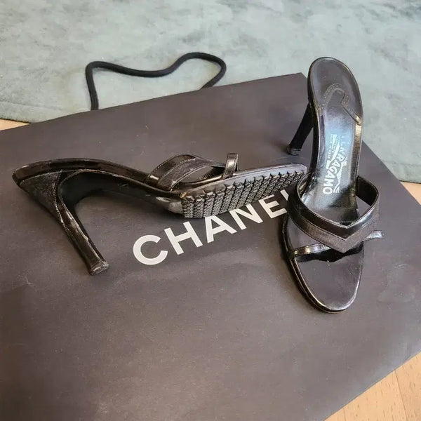 [BUNJANG] Salvatore Ferragamo Classic Mule Sandals / 페라가모 정품 클래식'뮬 샌들35' 1/2