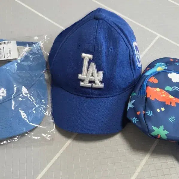 [BUNJANG] Kids LA Dodgers Ball Cap & Dinosaur Sun Cap Set / 유아 LA 다저스 볼캡, 오헬로 썬캡(새상품), 공룡 가방 세트